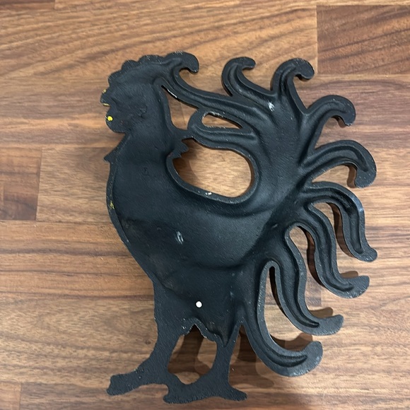 2 Vintage Black Hand Painted Cast Iron Mid Century Chanticleer Roosters. - Picture 4 of 4